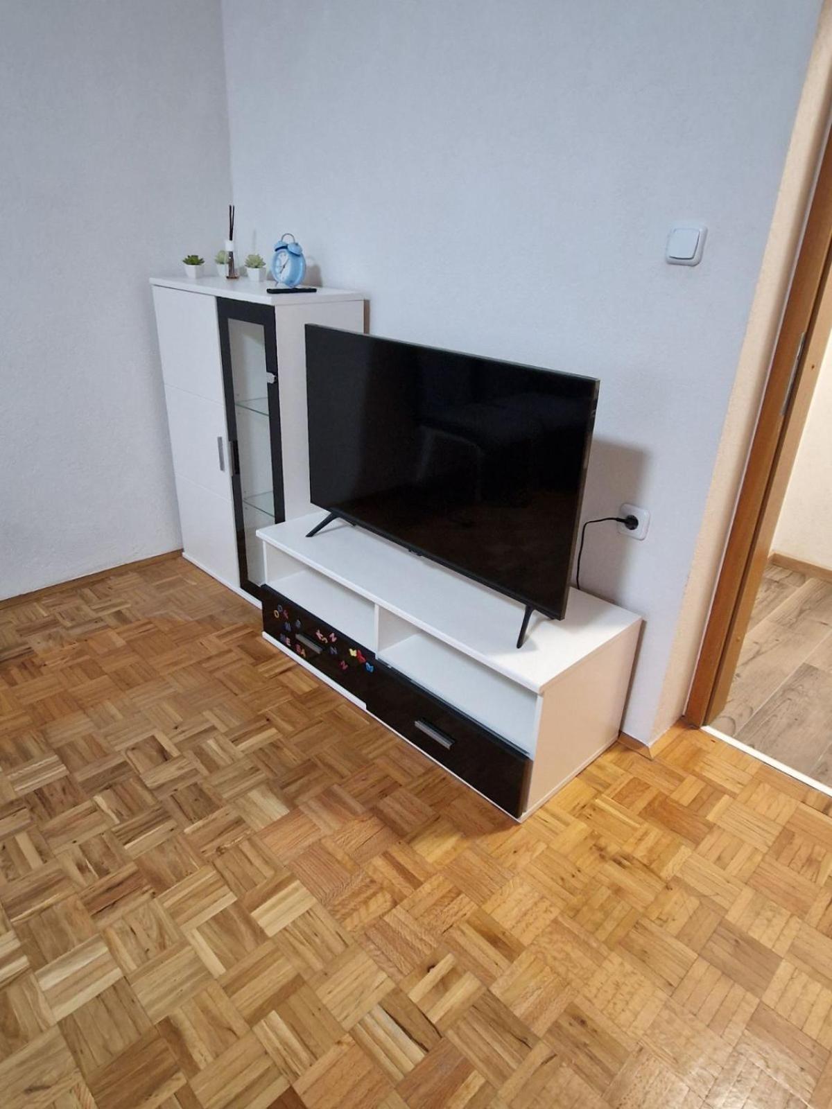 Apartma-Sobe Lejla Vipava Extérieur photo