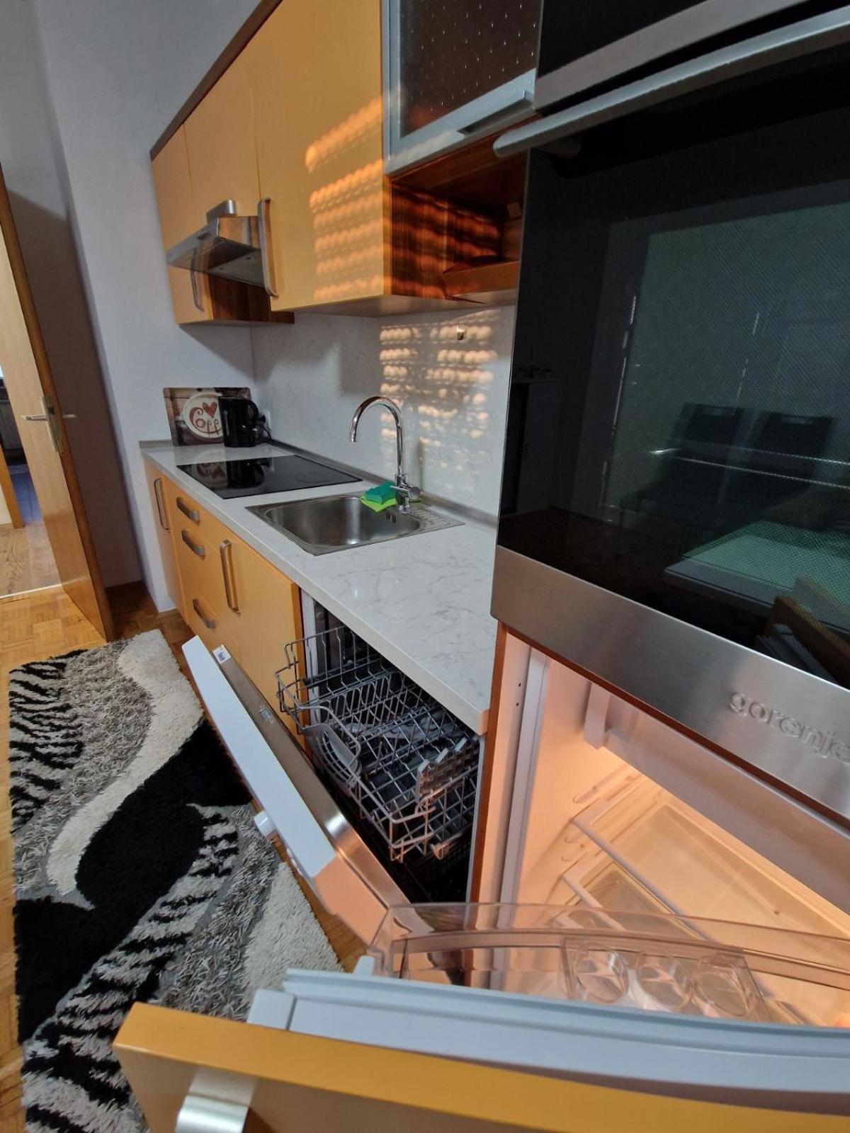 Apartma-Sobe Lejla Vipava Extérieur photo