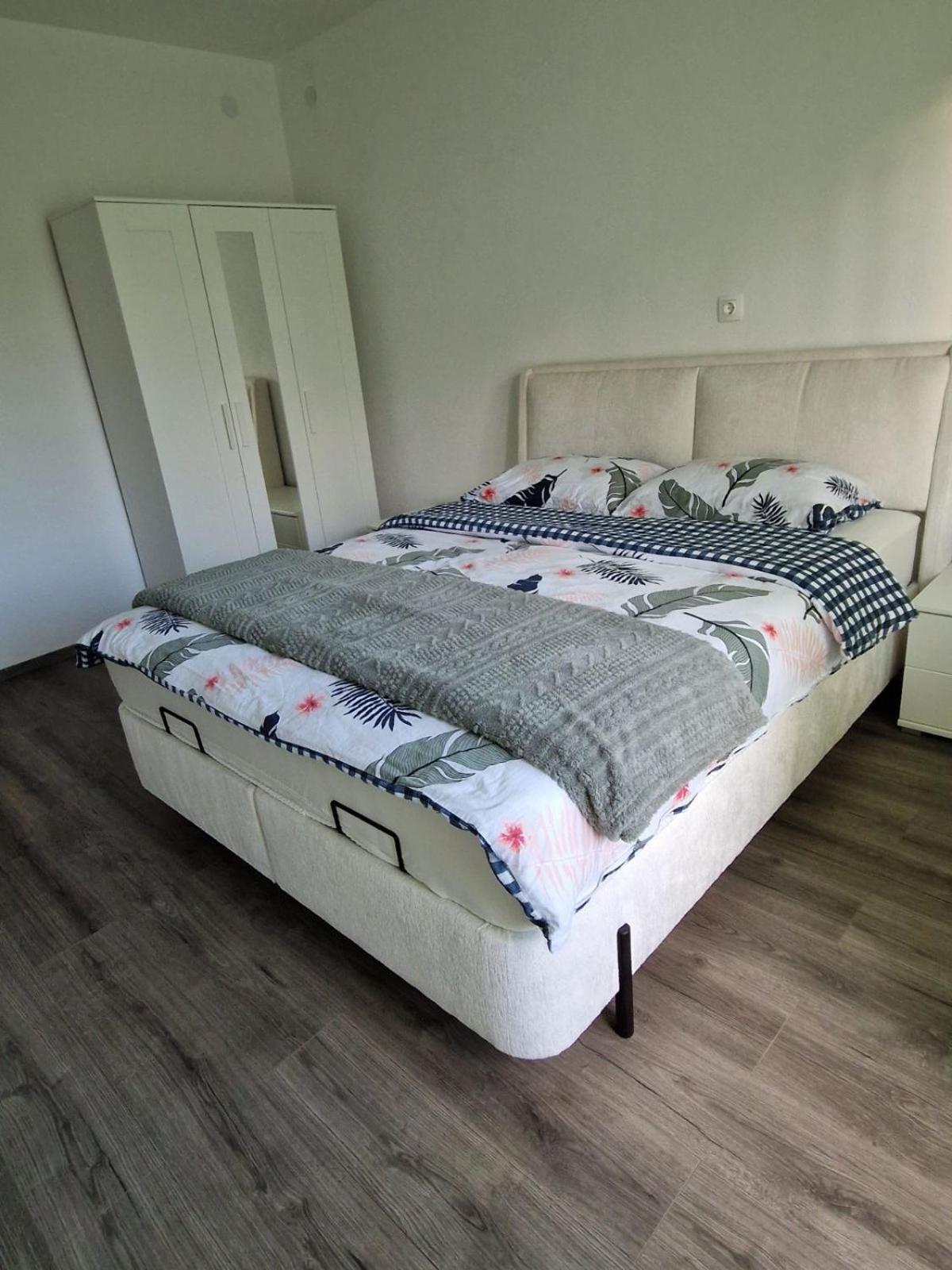 Apartma-Sobe Lejla Vipava Extérieur photo