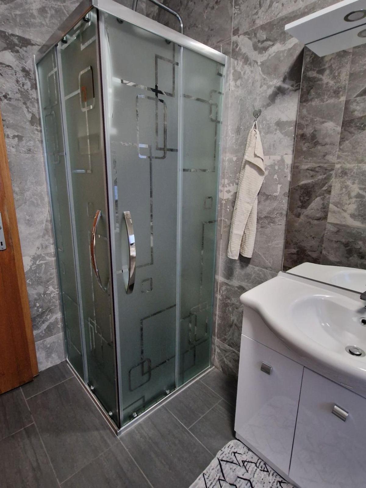 Apartma-Sobe Lejla Vipava Extérieur photo