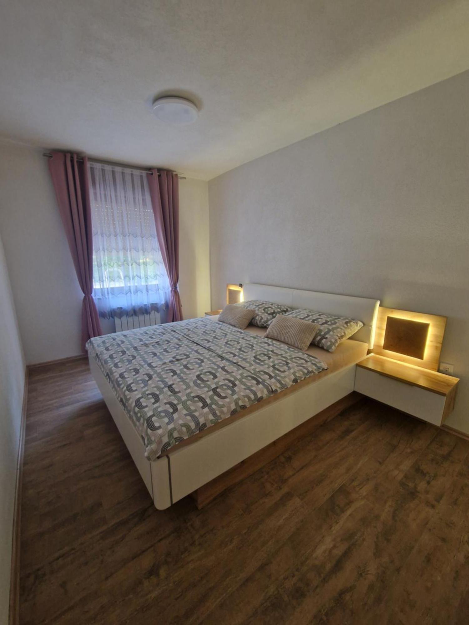 Apartma-Sobe Lejla Vipava Extérieur photo
