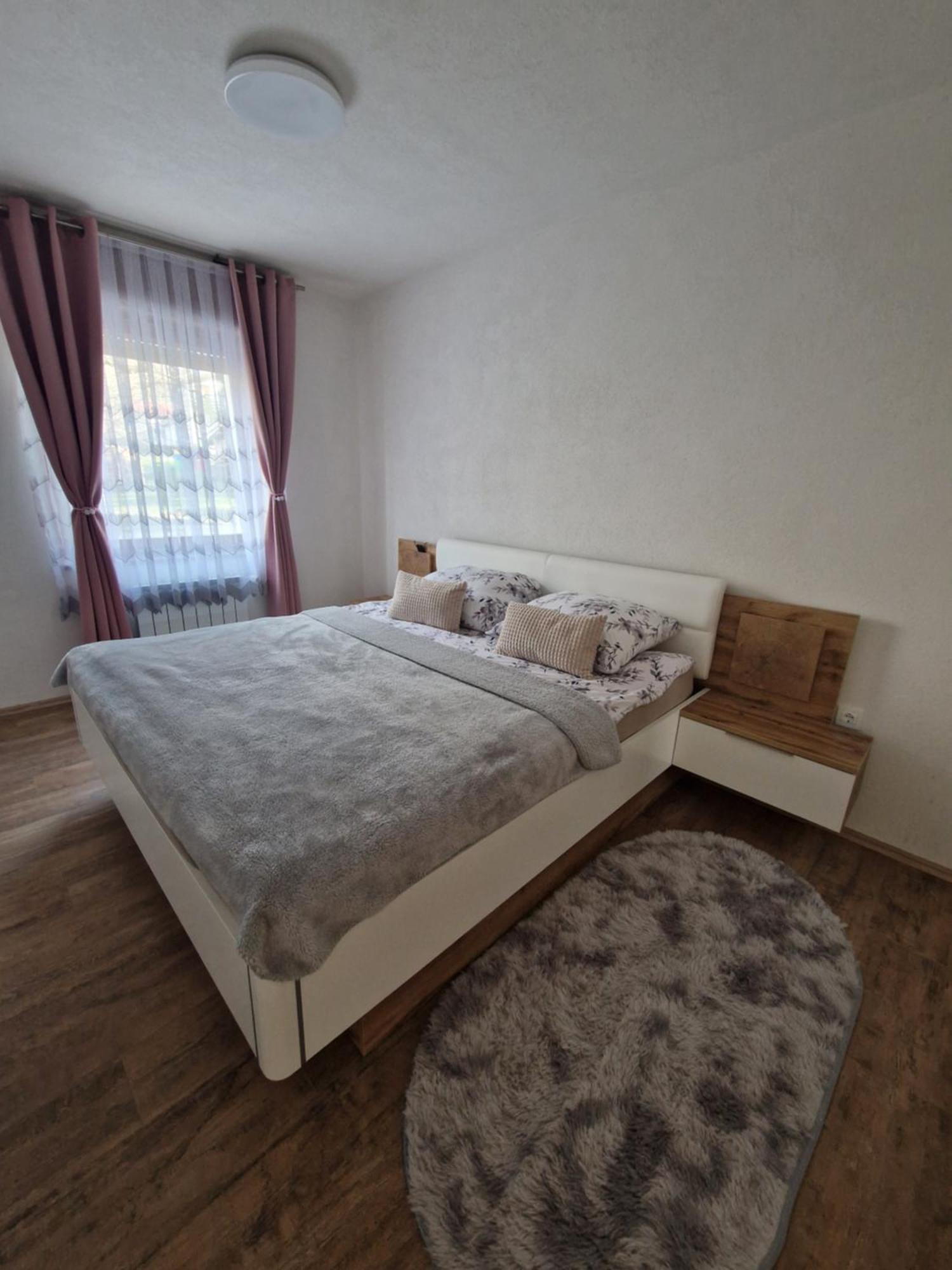 Apartma-Sobe Lejla Vipava Extérieur photo