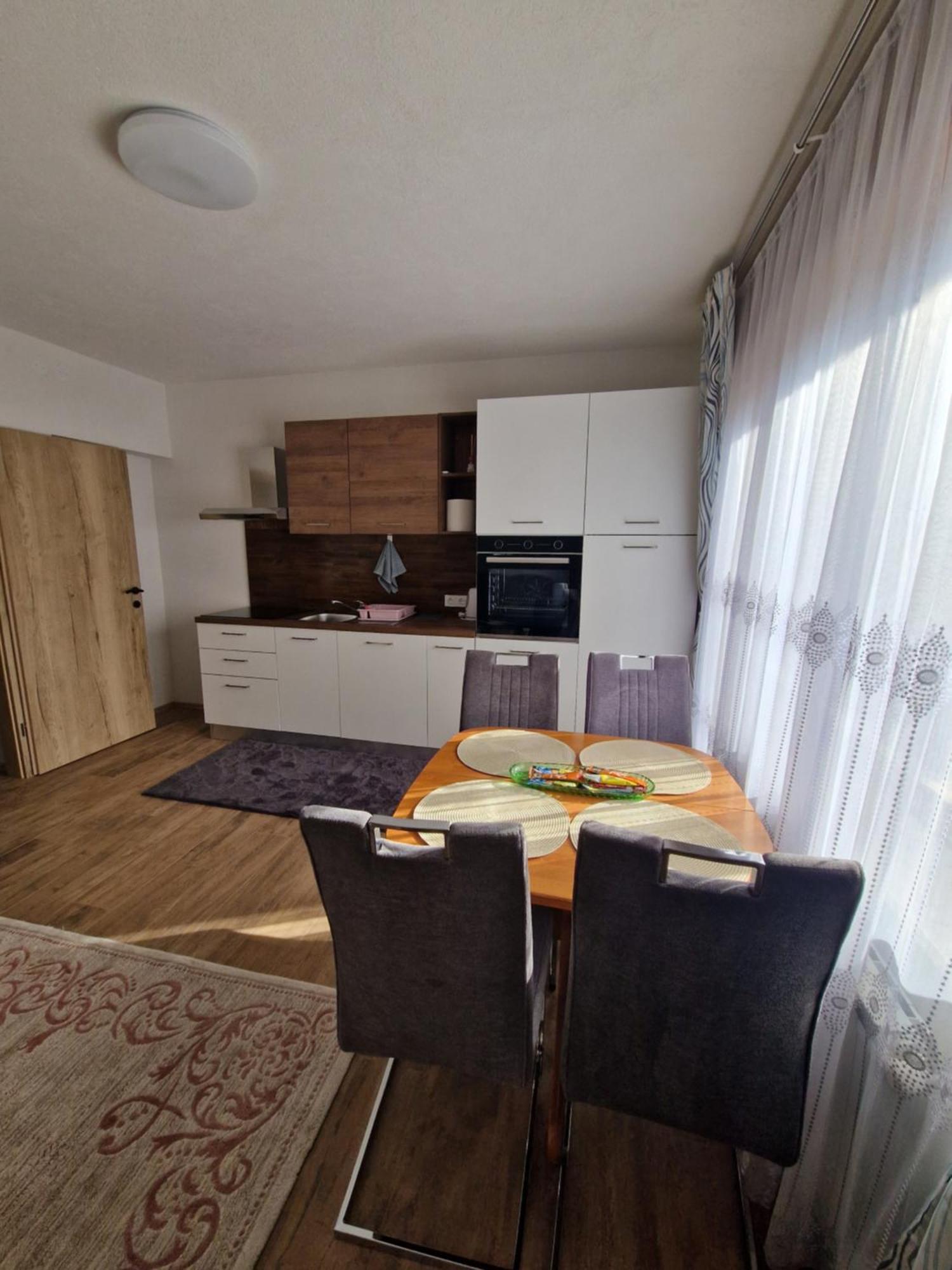 Apartma-Sobe Lejla Vipava Extérieur photo