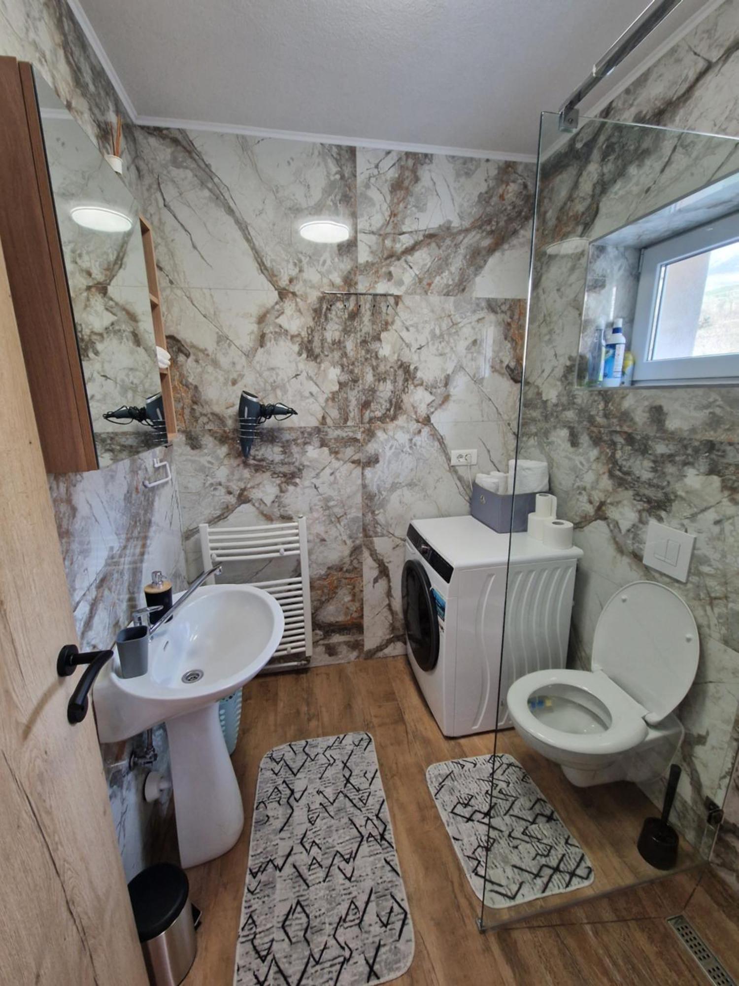 Apartma-Sobe Lejla Vipava Extérieur photo